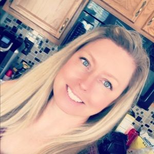 Meet your posher! 💕Like this post to bookmark 💕